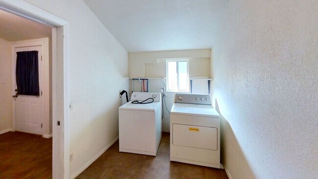 Building Photo - 3 Bedroom, 3 Bathroom Live Oak Canyon Home...