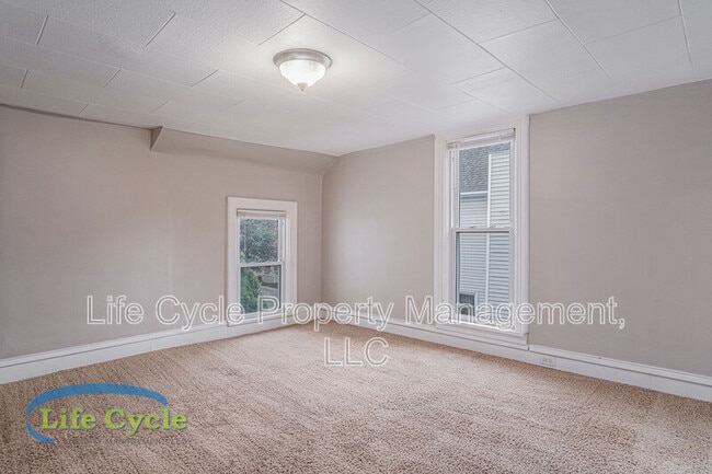 Building Photo - 1004 Chatham St NW