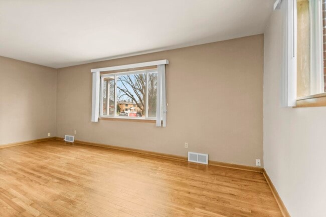 Building Photo - 426 Rushmore Ln