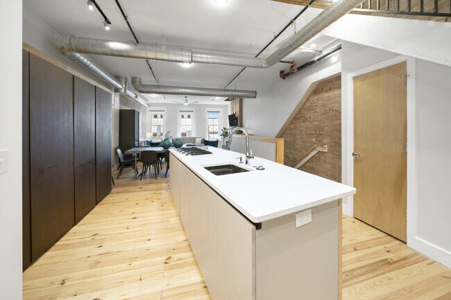 Building Photo - 122 W Elder St