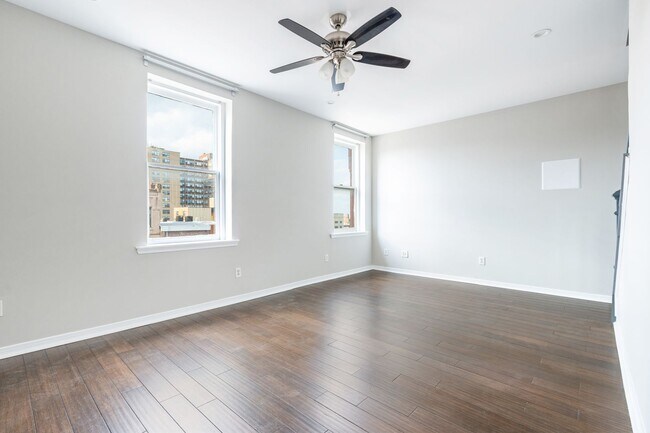 Building Photo - 1422 W Girard Ave