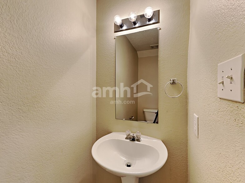 Building Photo - 2357 Bradford Pear Dr