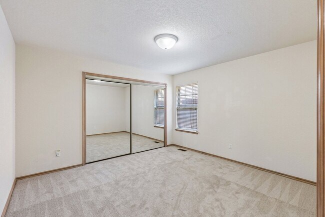 Building Photo - 2725 Blue Quail Pass