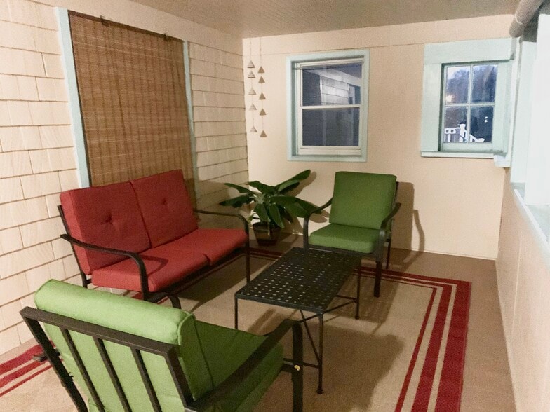 Building Photo - 9 Francis Pl