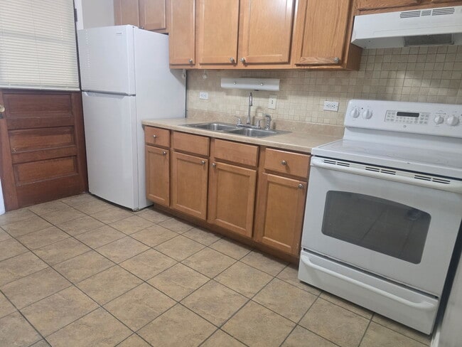 Building Photo - 9595 Maple Dr