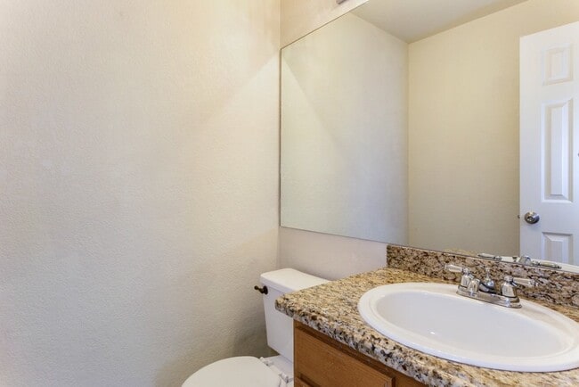 Building Photo - 4 BED 3 BATH HOME IN FOX HILL!