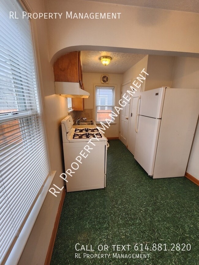 Building Photo - WAIVED APPLICATION FEES WITH SIGNED LEASE!...