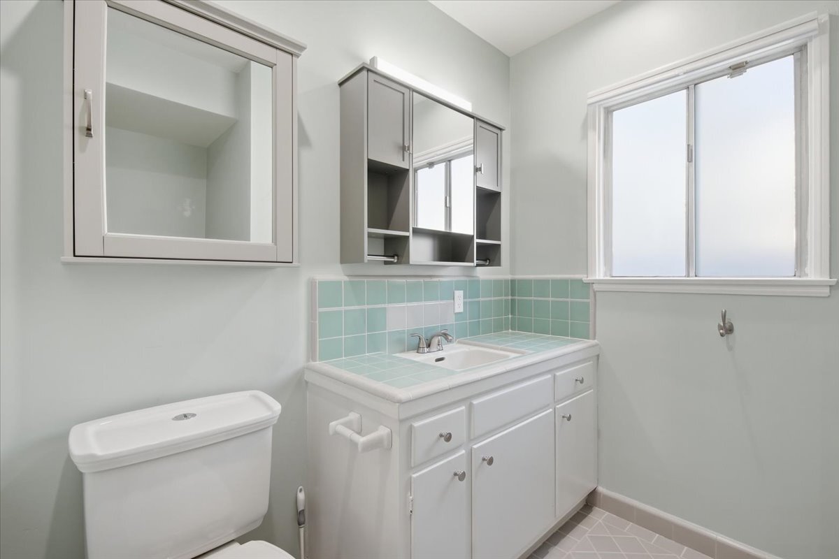 Building Photo - 12818 Hatteras St