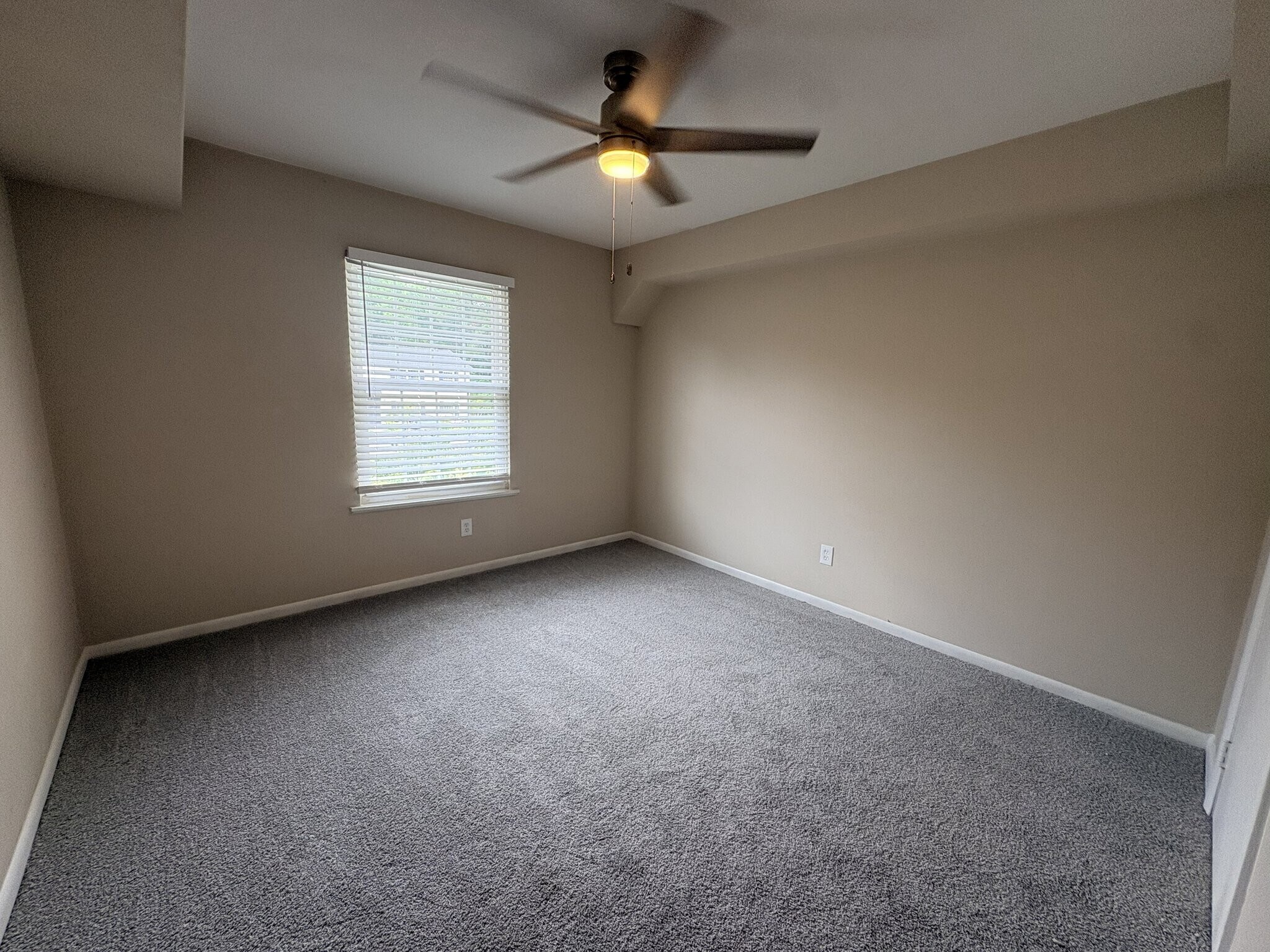 Building Photo - 200 Kilby Shores Dr