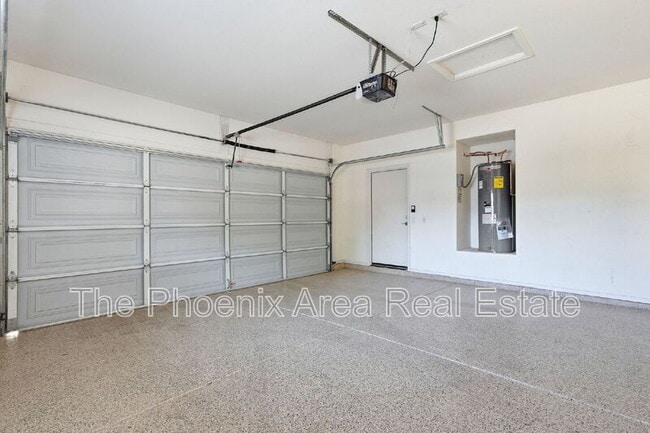 Building Photo - 554 E San Carlos Way