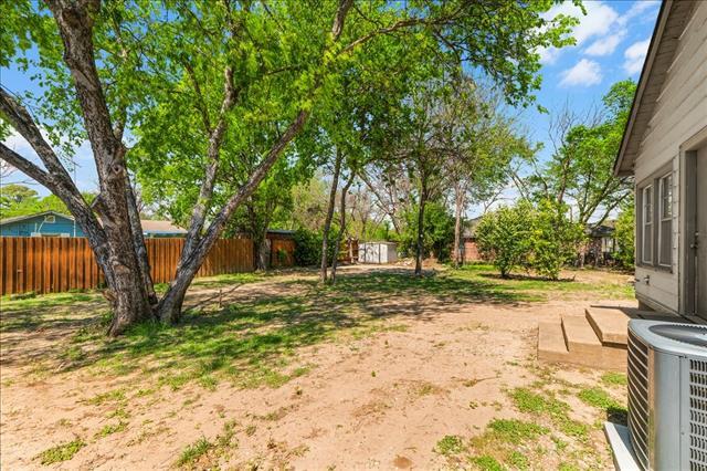 Building Photo - 301 Isbell Rd