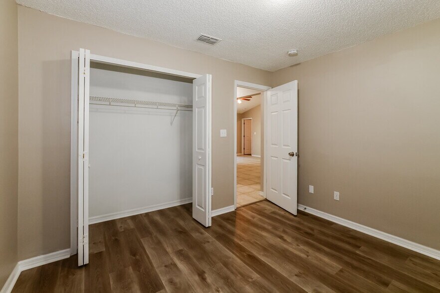 Building Photo - 3229 New Mexico Ct