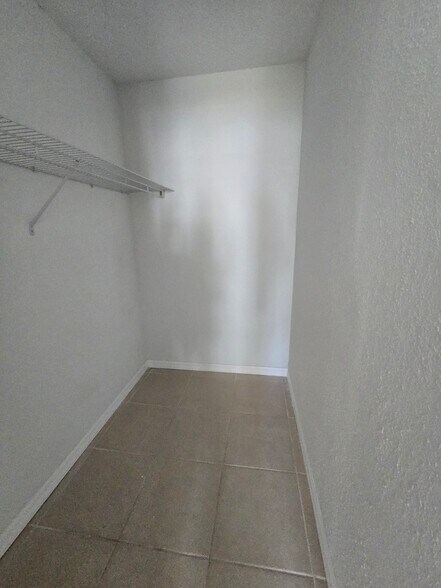 Building Photo - 3624 Meriden Ave