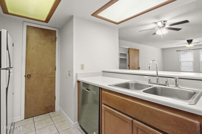 Building Photo - 7465 Stoney Hill Dr