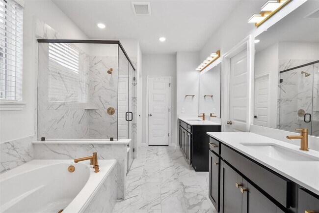 Building Photo - 2516 Walking Y Rd