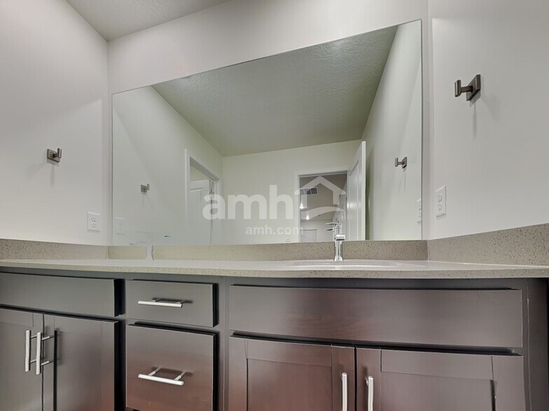 Building Photo - 1193 Redbud Dr