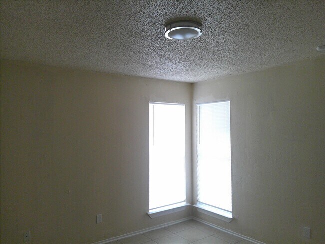 Building Photo - 5771 Easthampton Dr
