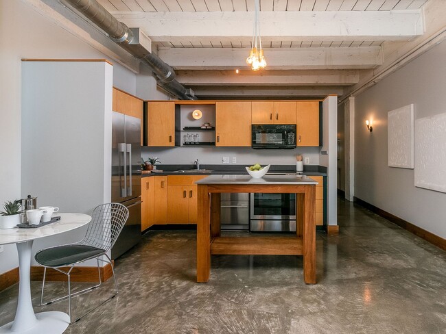 Building Photo - Historic Chown Pella Building - east facing Pearl District loft w/parking & storage