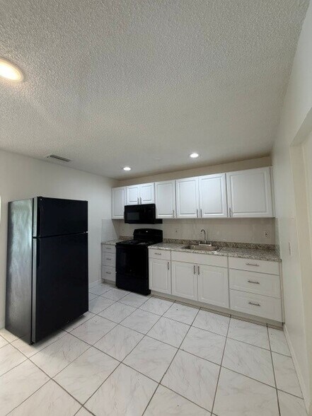 Building Photo - 4710 Mulberry Rd