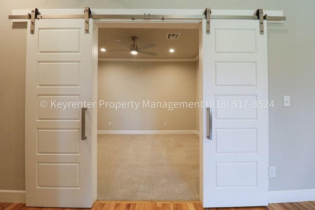 Building Photo - COMING SOON! Marvelous and Modern 3 Bed/ 3.5 Bath Home in South Broken Arrow!