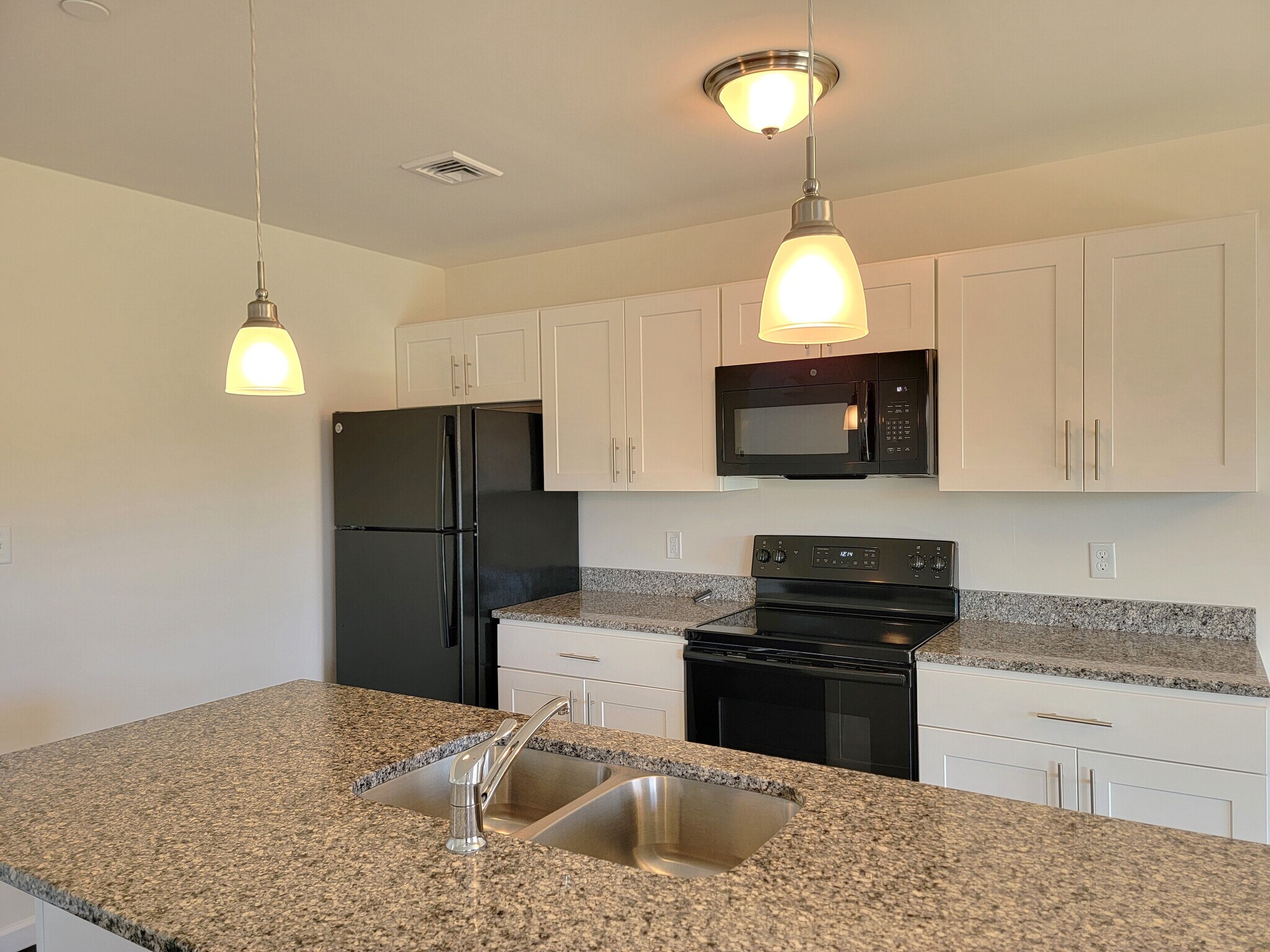 Building Photo - 50 Rollins Ln