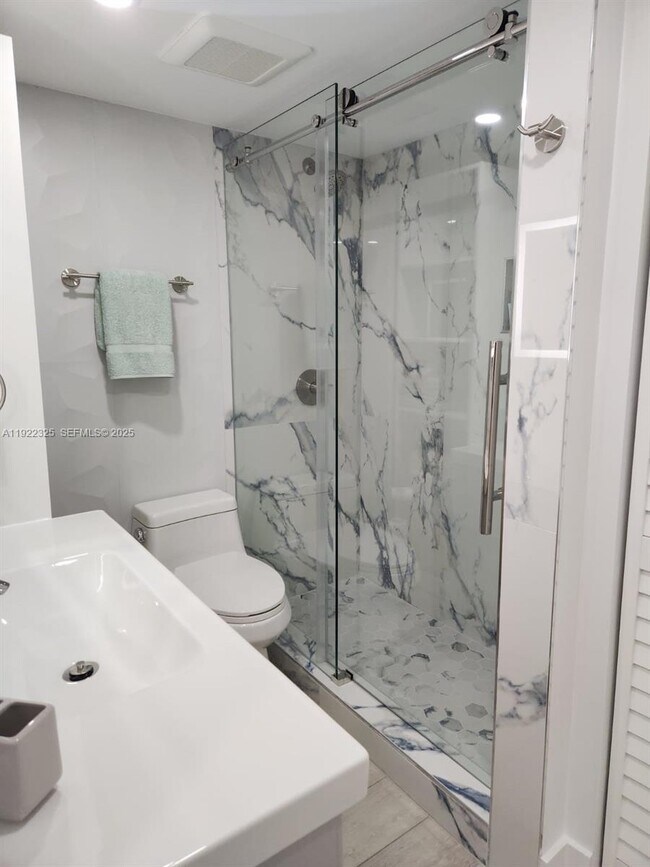 Building Photo - 3320 Gulf of Mexico Dr