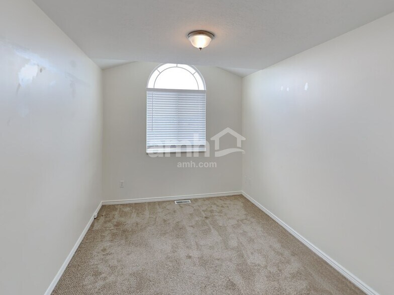 Building Photo - 2883 2415 N