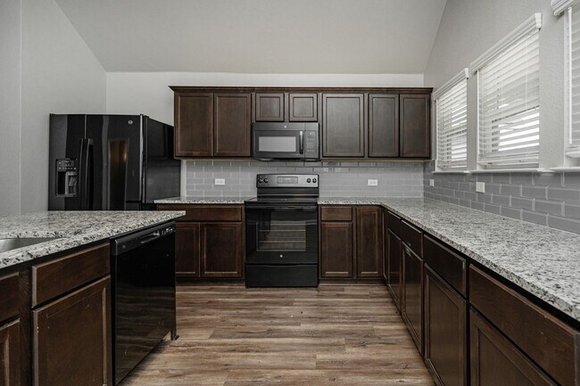 Building Photo - 517 Fallbrook Dr