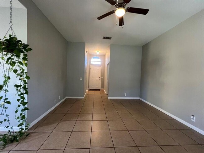 Building Photo - 223 Dana Dr