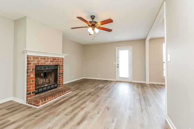Building Photo - 3 Bedroom Home in Nashville