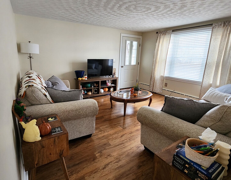 Building Photo - 216 5th St