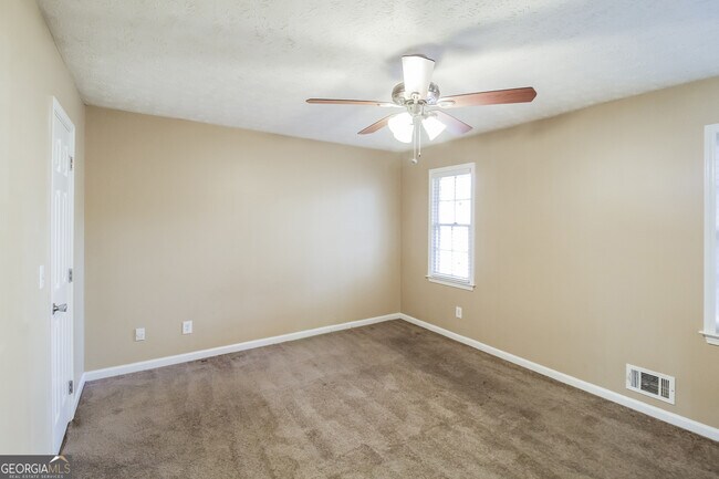 Building Photo - 3338 Mansfield Ln