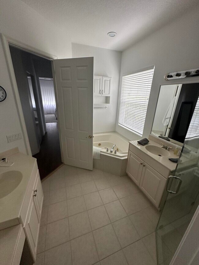Building Photo - 4644 Windward Cove Ln