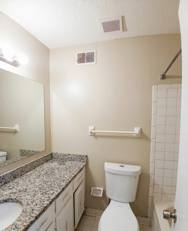 Building Photo - Move-in Ready! Charming 3 Bdrm - 2 Bath | Freshly Painted & Updated