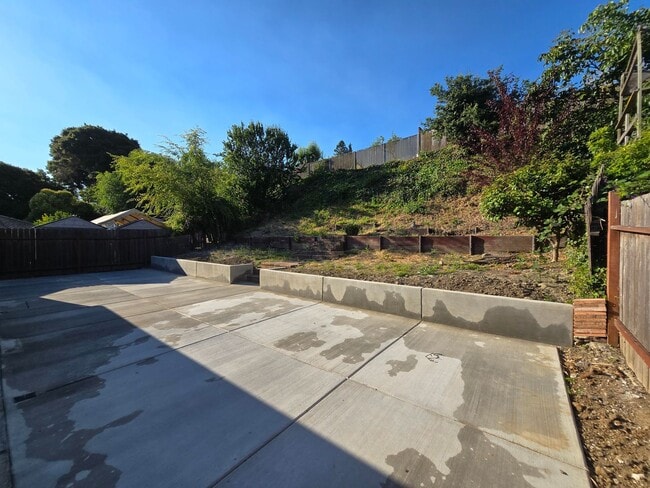 Building Photo - Remodeled Single Story Home Nestled in El ...