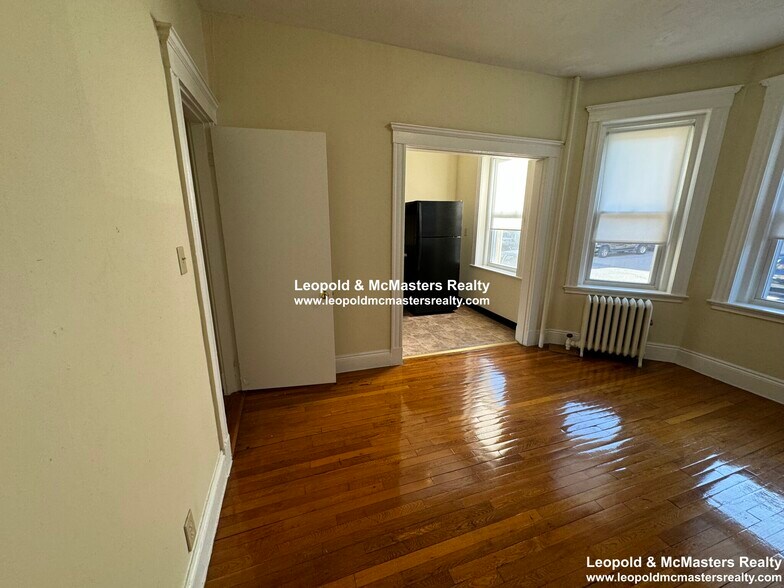 Building Photo - 16 Glenville Ave