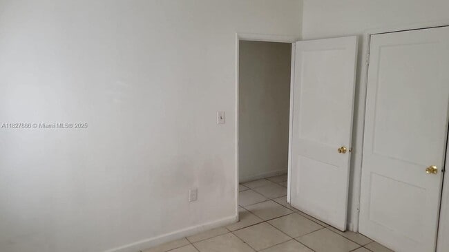 Building Photo - 1042 NW 49th St