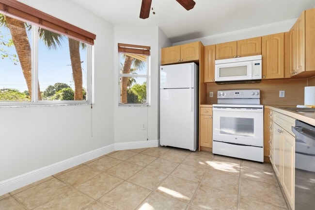 Building Photo - Beautiful Condo