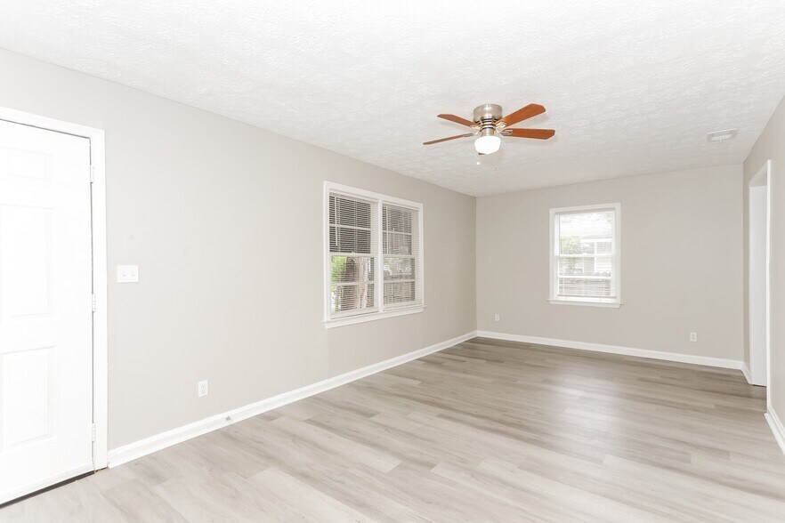 Building Photo - 214 Evergreen St