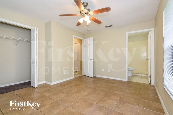 Building Photo - 501 Greenview Terrace