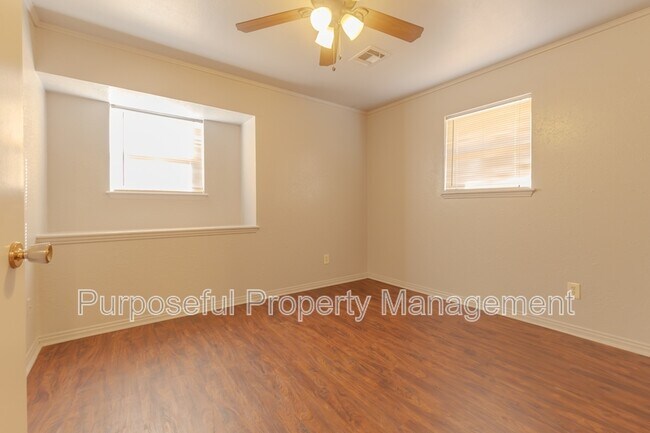 Building Photo - 2633 SW 68th St