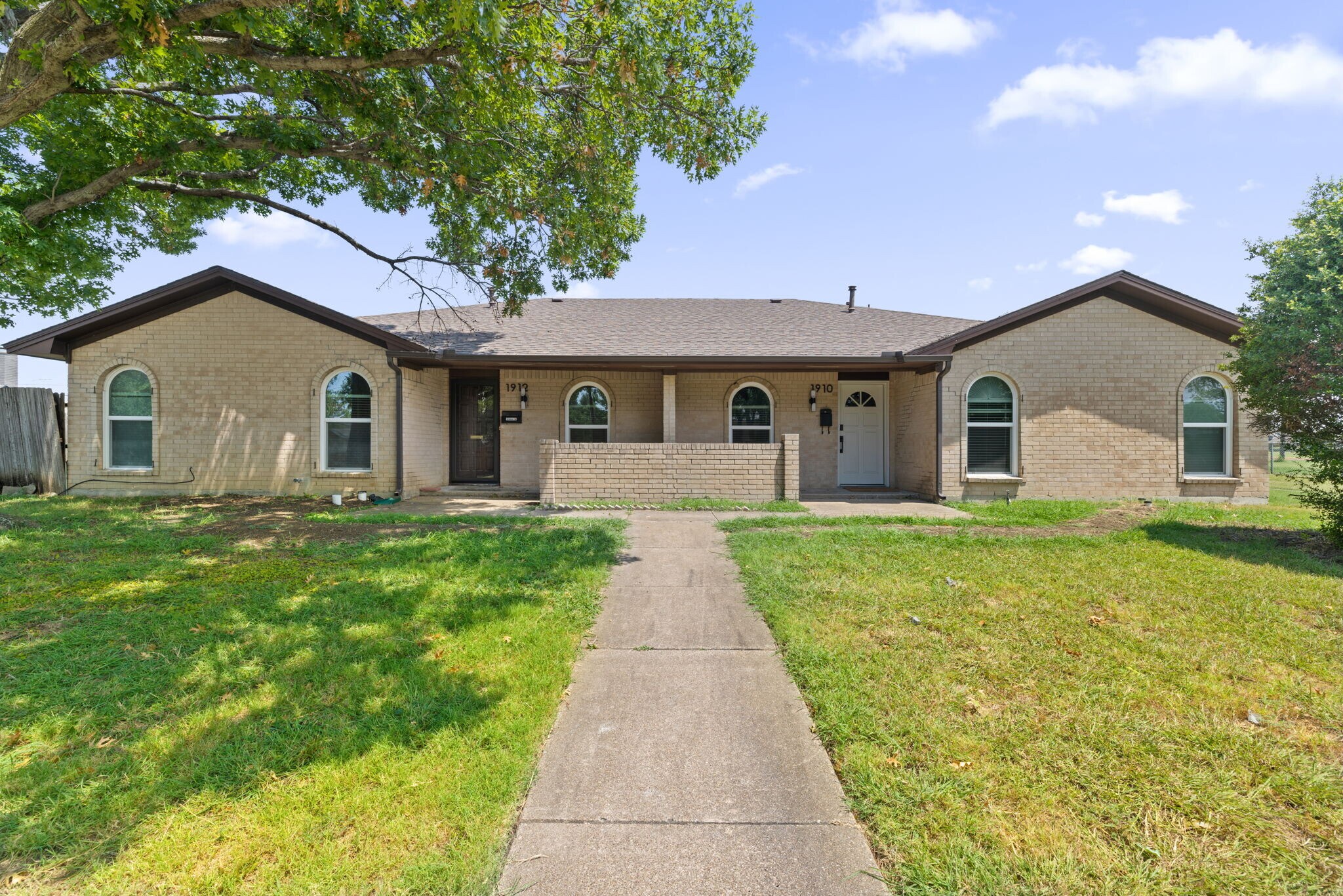 Building Photo - 1910 N Floyd Rd