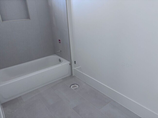 Building Photo - Gorgeous 7 bed 8 bath home with Swimming Pool and RV Garage