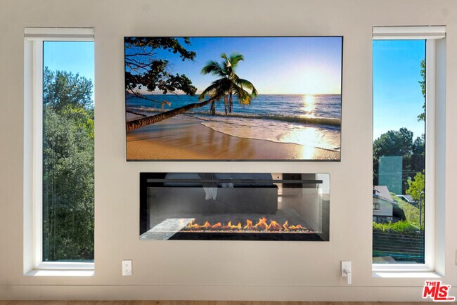 Building Photo - 7966 Mulholland Dr