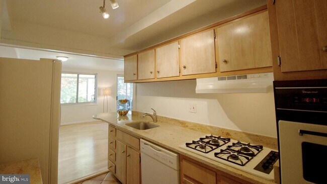 Building Photo - 10201 Grosvenor Pl