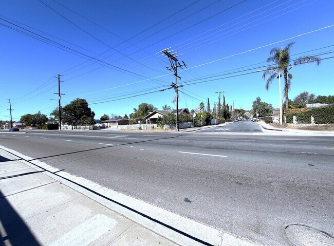 Building Photo - 451 E Lincoln Ave