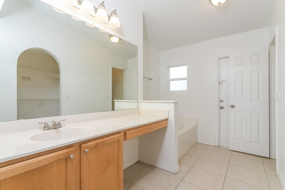 Building Photo - 3235 Hunters Chase Loop