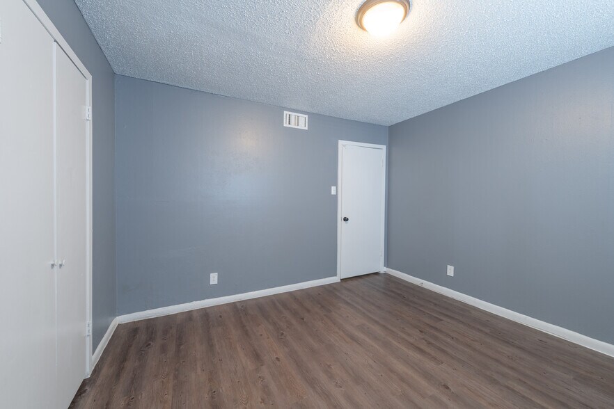 Building Photo - 705 Santa Rosa Dr