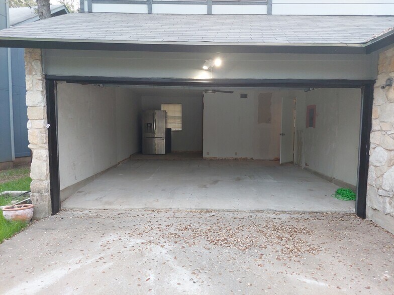 Building Photo - 7916 Copano Dr