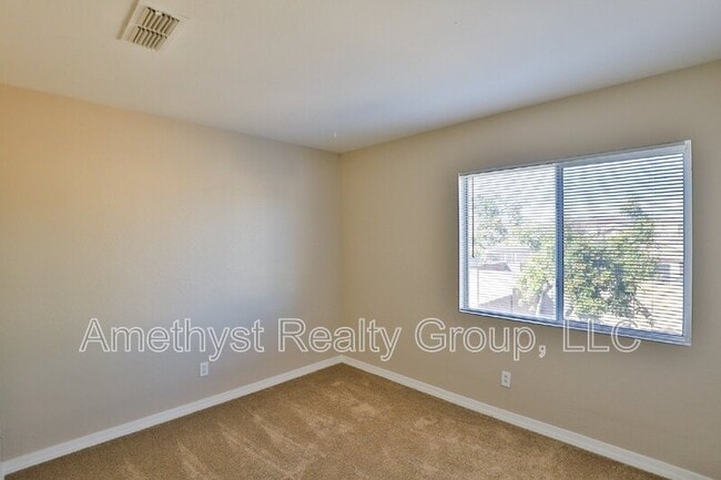 Building Photo - 11706 W Sunnyside Dr